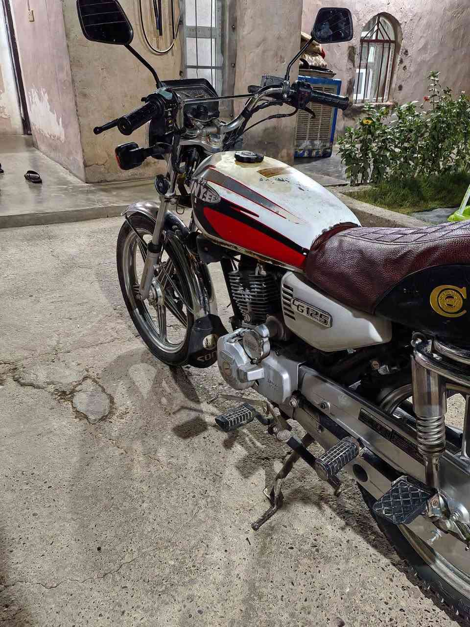 السلام عليكم موطور مراوس بجني ابو الكله الموطور شرط نضيف نشاطه دبلات وياله كله بل شرط ماطور ماعليه حجي ابد وزن ثقيل
