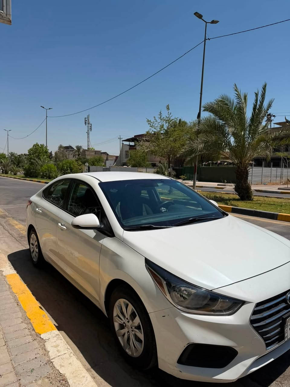 السلام عليكم 
للبيع 
اكسنت 2021 وارد امريكي حادثها موضح بالصور السيارة بدون ايرباكات بدون دواخل  
محرك 1600 دوش مو gdi ✅ وتبريد ثلج ❄️
كير ومحرك وشاصي مكفولات وماشية 81 الف ميل
وبقية مواصفات الاكسنت المعروفة شاشة كامرة دوارة مانع انزلاق تحكمات ستيرن
للملاحظة السيارة كله دهن اصلي وبانزين محسن وسبيرها وادواتها كلها جديدة وبيها طخة بسيطة بالجاملغ مال سايق مثل ما موضح بالصور باقي السيارة كشرها نظيف 
رقم اربيل تحويل او وكالة 
مكاني بغداد
السعر 105$ وبيها مجال 
للاتصال ***********
