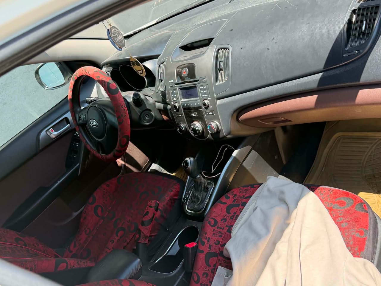 بسم الله الرحمن الرحيم
تحية طيبة للجميع .

كيا سيراتوا للبيع  موديل ٢٠١١ رقم اربيل ( نصف مواصفات) مرأت شفط ويل فراشة  السيارة به ربع بونيد صبغ + هلال كارت اقل شبر مع ملاحظات البسيطة ( سنوية والرقم قديم )
للتواصل / *********** + واتساب + فايبر
مكان السيارة / اربيل
