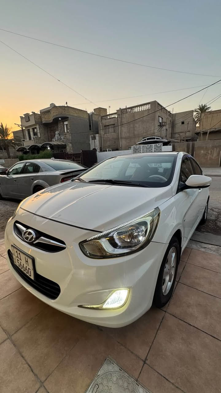 هونداي اكسنت 2011 خليجي 

ماشية 144.000 km
محرك 1600cc دوش
كير At

منضومة غاز 
منضومة زنون 
سستم صوت 
شاشة كار بلي + كامرا دوارة
فتحة طكتين
داخل لونين
نظام eco
اشاير بلمري
تحكم ستيرن جهتين 
5 تجاوي منفصلة
5ويل كب 

بيها صبغ قطعتين + دوسات + بارد ع كد شبر بلجاملغ الامامي

مكاني بغداد الدورة 

السعر 90 $ وبيها مجال بسيط للشراي

للاتصال ***********
