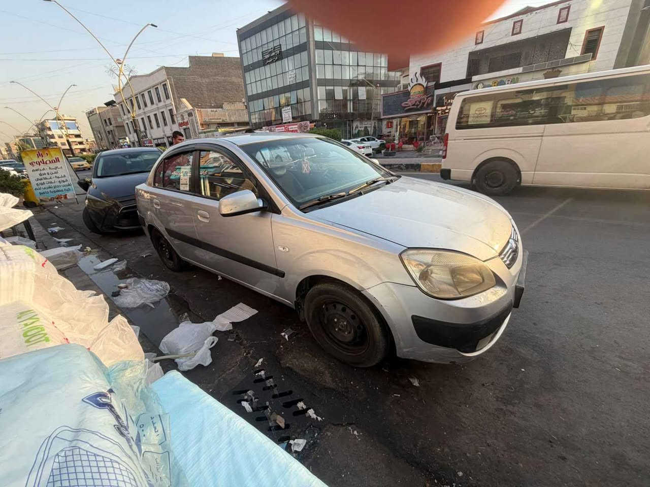 سلام عليكم 
كيا ريو  برايد 2008 

مكفوله مابيه حادث 
تبريد ثلاجة 
محرك خير من الله 
كير  نعمه وبركة 
صبغ فقط بسيط اربع اصابع بالبنيد 
كهربائيات كامله 
حساسات  
تحكم مري 
سنتر لوك 
بيه طخه بسيطه 

هلالات معمره 
محرك 1600 
السياره باسمي 
75 وبيه مجال حك الجية
*********** Colombo, Sri Lanka
