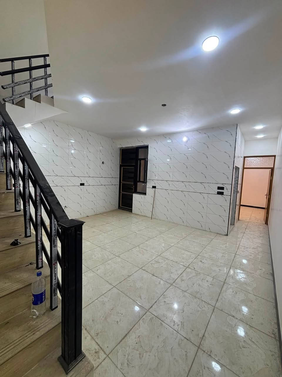 🏠 بيت للبيع – الدورة / هورجب
بيت بمساحة 100 م²، موقع مميز ومناسب للسكن.

🔹 تفاصيل البيت:
• غرفتين نوم 🛏️
• 3 حمامات 🚿
• استقبال
• صالة مفتوحة على المطبخ
• منور
• سقف خلفي

💰 السعر: 125 مليون دينار
       وبي مجال للشراي 

📞 للاستفسار والتفاصيل:
***********
