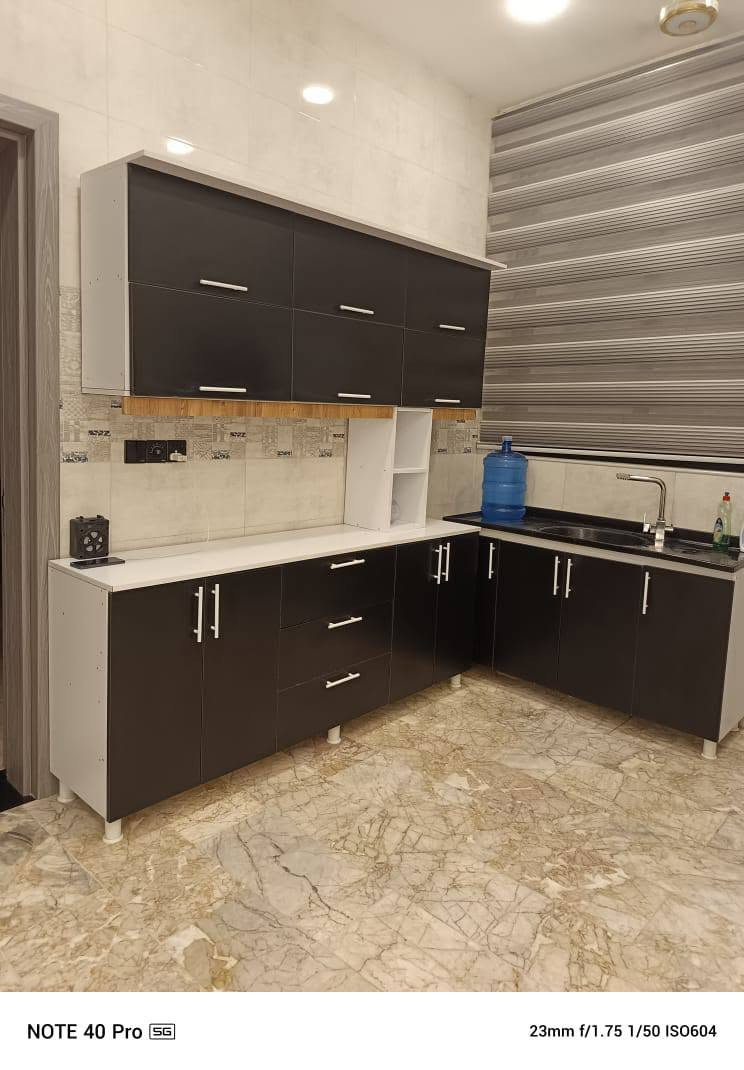 السلام عليكم الدار للبيع المساحه 75الوجهيه7ونص ونزال 10 بناء حديث سنه 2025 ببت فول مواصفات العنوان الشعله -ام نجم شارع محمد صافي جنس العقار ملك طابو صرف استفسار بخصوص الدار الاتصال على رقم التالي ***********
