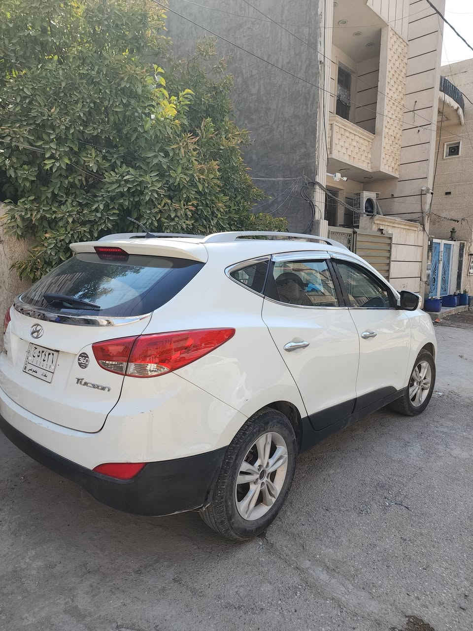 توسان للبيع ٢٠١١
ابيض خليجي. رقم بغداد 
بانوراما  تحكم استي صفحه واحده
محرك ٢٠٠٠ دوش م
نضيفه فول على أيدي 
ماشيه  ١٥٠ 
كلها بلاد 
السعر  ١٣٠ ورقه 
باسمي 
مبايل***********
