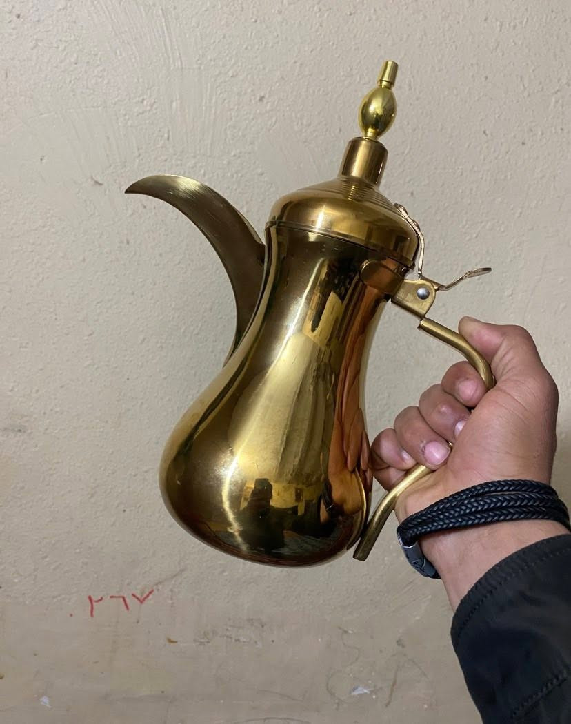 سلام وعليكم / جمبر چاي للبيع جاهز اي شي تريد تسوي يصير كامل ونضيف سعره300 مكانه بصره شط العرب قابل للتفاوض/ رقم الهاتف ***********
