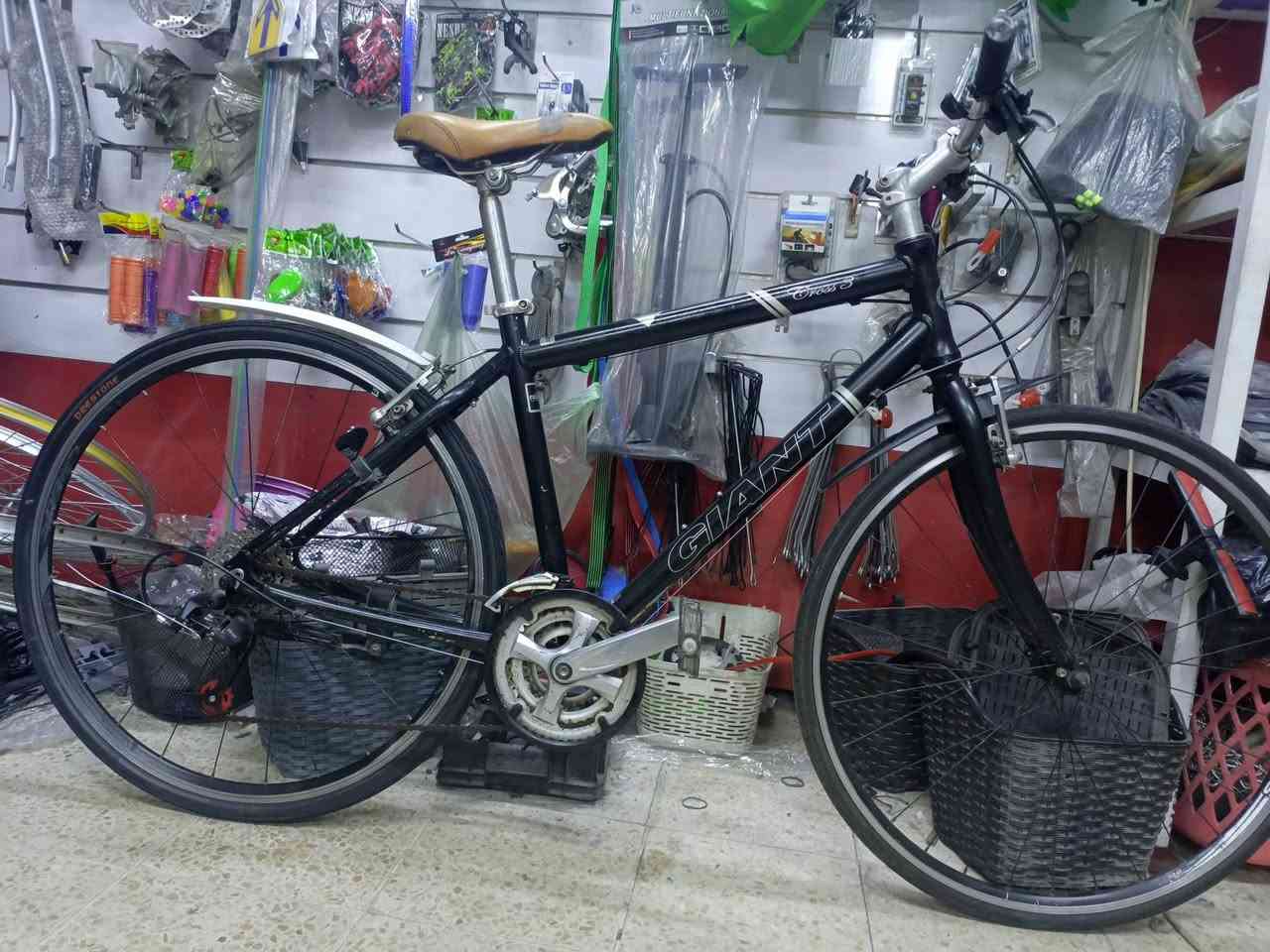 السلام عليكم😊 وينهم عشاق جاينت
متاح دراجة ماركة جاينت غنية عن التعريف 🥰🚴

معدن الدراجة// المنيوم بالكامل 😊💪

حجم الفريم // M ميديم

عدد السرع // 3*8💪😍

نظافة فريم ٩٥*١٠٠ 🤩🥰
السعر 140 الف وبيها مجال ☺️🤗
عنوان الصليخ
رقمي ***********

