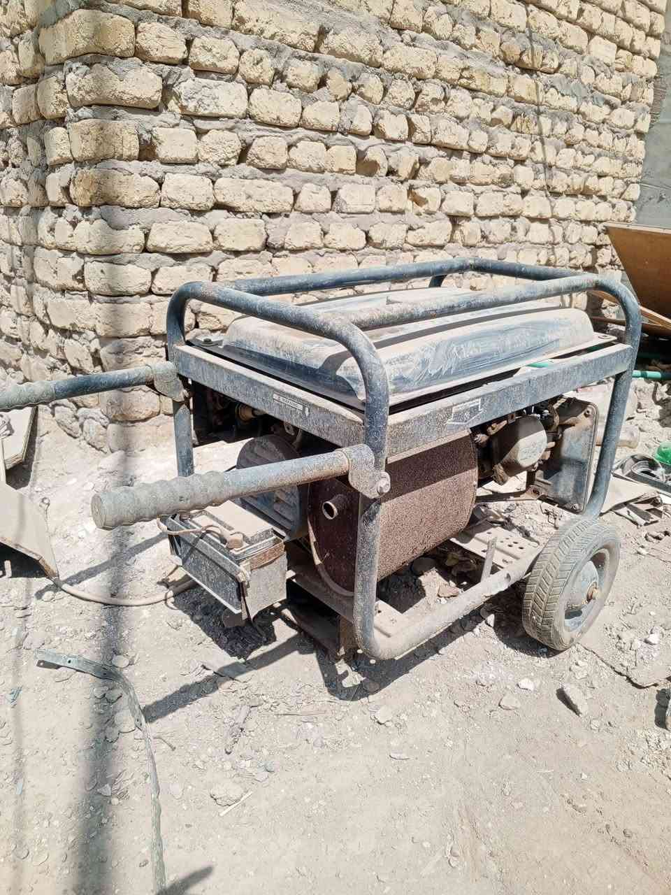 مولده بانزين للبيع هاي صورتها شرط الشغل والتوليد مولده سلف  مكاني الصياغ رايدها 170الف مجالها بسيط حك الجيه هذه رقمي ***********
