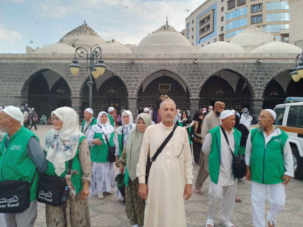 عمرة المولد النبوي الشريف 
عن طريق البر 475 دولار 
4 ايام في المدينة المنورة 
السكن فندق كرم رويال في باب السلام 
...........................
6 ايام في مكه المكرمه 
السكن في محبس الجن ميسان المحبس جهة الباصات 
......................
عن طريق مطار بغداد الدولي 850 دولار التصريف من حق المعتمر 
كل البرامج تشمل---------
نقل فيزا سكن طعام وجبتين بنظام البوفيه المفتوح وهدايا احرامات وحقائب ومزارات المدينة المنورة ومكة المكرمة 
المبيت في مزرعه في حائل 
وجبة الإفطار في مزرعة 
وجبة غداء خفيفه في الطريق 
*********** واتساب 
*********** واتساب 
 بغداد المنصور شارع 14 رمضان
جوهرة دجله للحج والعمرة والسياحه الدينية 
خادم ضيوف الرحمن 
 سليم الشجيري

