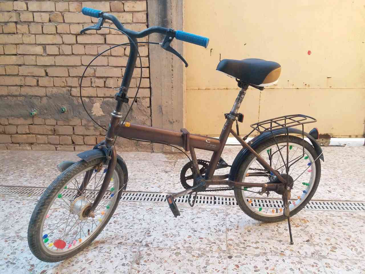 الدراجة الشحن عاطلة عوزهة بطاريات سعر100الف والبايسكلات كاملات ونضيفات الأحمر سعر20 والجوزي ابو الطبكة سعر50وبي مجال بصيط مكاني الحسينية ***********
