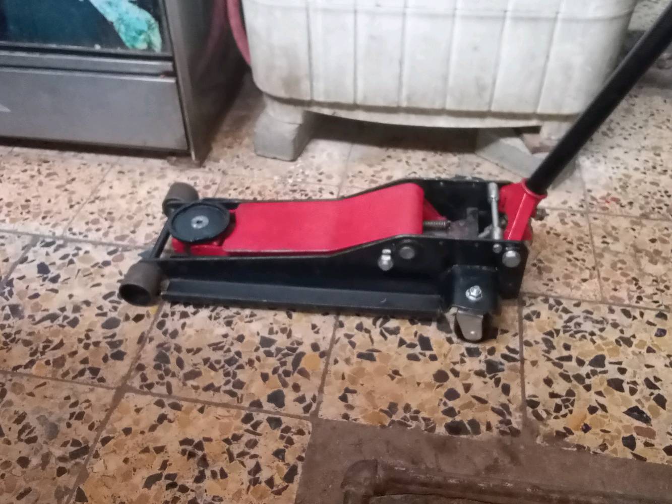 ⭕  يوجد توصيل  لكافه المحافظات 
جك عربانة 3 طن تمساح دبل بستم أخو الجديد شرط شغال وعل الفحص
السعر 95 ألف 
***********