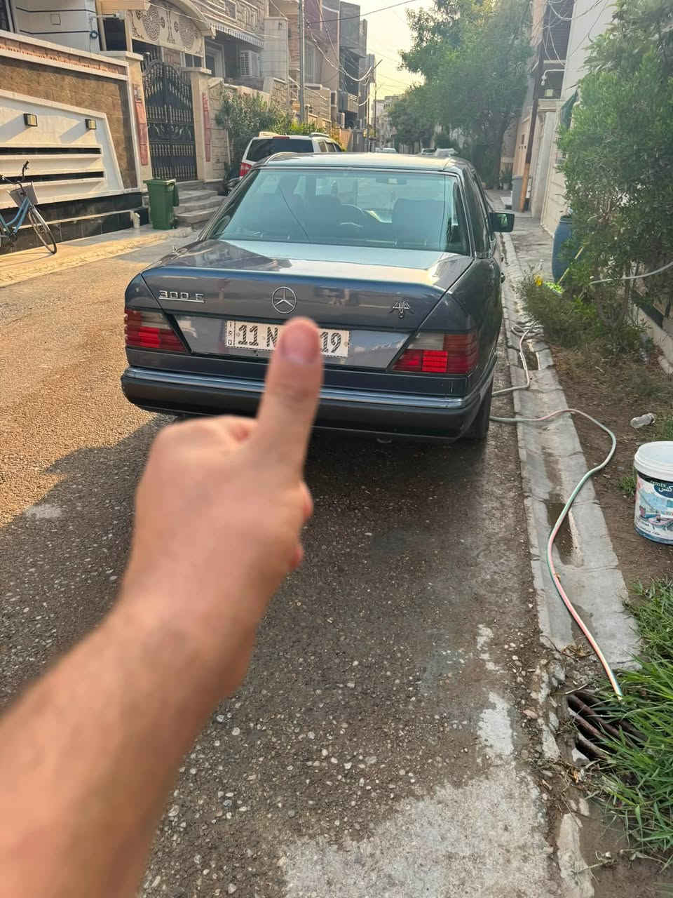مرسيدس دب محرك شبح التابوت ٣٢٠ بلادي موديل ٩٢ رقم بغداد الجديد باسمي سنويه ل٢٠٣٠ مصبوغه عام للجمالية فقط بدون ضربه كير ومكينه وكهربائيات وتبريد كله شغال وبلادي زوج تايرات جدد دبل فيت بم صدر امامي خلفي نظافه ٨٠٪؜ بيها فطر بسيط بقاعده الدبل ومصلح من جهة اليسره فقط السعر ٦٥ وبي مجال قليل مكاني ديالى بعقوبة للاستفسار الأتصال على الرقم *********** وشكرا

