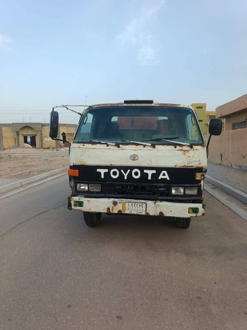 سلام عليكم دانيه تيوته مديل 91مكينه وكير مكفوله مكينه بلاد تخم تاير شاصي مكفول مكان بصره كرنه حموله تانكي 5طن رقم بصره ***********
