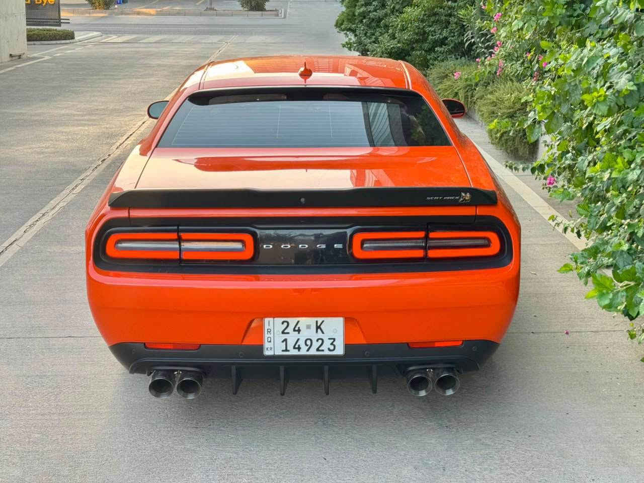 🔥 للبيع: دوج تشالنجر SRT 2021 — برتقالي أصلي 🔥

🚗 المواصفات:

* مواصفات فل أوبشن
* كاميرا خلفية + حساسات خلفية
* جنوط SRT قياس 20 إنش أمريكي
* سبويلر خلفي
* لايت أمامي زينون وكالة T/A أمريكي
* إشارات Smoke LED
* تشغيل عن بُعد
* كشنات تدفئة
* ستيرن Heated
* مقاعد جلد + كنتارا SRT كهربائية
* سقف Rose Rise
* شاشة كبيرة مع Apple CarPlay

🔧 التزويد الأمريكي:

* لويات تخم ماركة H&R
* بلكات NGK أمريكي Racing
* شوته Volant أمريكي أصلي
* Fuel Pump Racing
* ولف حرارة 82
* كاج أصلي
* أكزوز كامل Active
فجوج brembo

✅ حالة السيارة:

* صبغ 3 قطع فقط بدون ايرباك شرط
* تايرات جديدة
* السيارة تحويل وكالة بنفس اليوم
* رقم دهوك
* المكينه والگير لم يتم فتحهما 
* ممشى 75,000 كم
* المحرك والقير بشرط الفحص

🎨 الصبغ والحوادث:

* 3 قطع صبغ: جاملغ + باب + جامبغ خلفي
* بدون إيرباك
* بدون شاصي
* بدون لغود

💰 السعر: 188 ورقة، وقابل للتفاوض
السيارة مصروف عليها أكثر من سعرها، والتزويدات كلها مختارة بعناية

📍 موقع السيارة: السليمانية

📞 للاستفسار أو طلب المزيد من التفاصيل:
***********
*********** السليمانية, العراق

