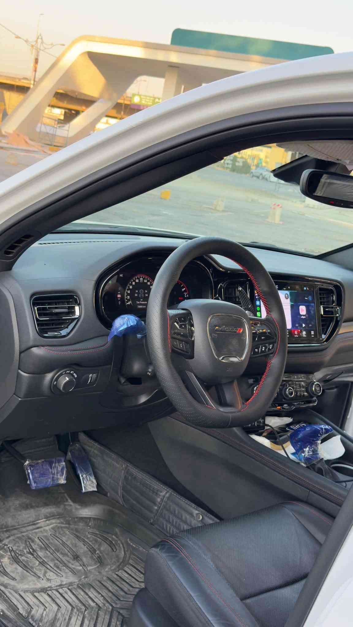 🚘 للبيع دودج دورانجو GT Plus موديل 2024. سياره كلين بدون ضربه

✨ سيارة فخمة وعائلية، مواصفات عالية ومحرك قوي، والدفع خلفي RWD.

🔹 الموديل: 2024
🔹 الفئة: GT Plus
🔹 اللون: أبيض
🔹 الدفع: خلفي RWD
🔹 المحرك: V6 Pentastar سعة 3.6 لتر
🔹 القوة: 295 حصان
🔹 القير: أوتوماتيك 8 سرعات
🔹 3 صفوف مقاعد

🔥 المواصفات والتجهيزات:

✅ مقاعد جلد
✅ كراسي أمامية كهربائية
✅ تبريد المقاعد الأمامية
✅ تدفئة المقاعد الأمامية
✅ تدفئة المقاعد الخلفية
✅ ستيرن كهربائي
✅ ستيرن مدفأ
✅ فتحة سقف كهربائية
✅ باب خلفي كهربائي
✅ مرايا جانبية كهربائية مع خاصية التعتيم ونقاط عمياء
✅ شاشة Uconnect قياس 10.1 إنش
✅ Apple CarPlay
✅ Android Auto
✅ ملاحة GPS
✅ كاميرا خلفية
✅ حساسات اصطفاف
✅ تحكم مناخي ثلاثي المناطق
✅ تشغيل عن بُعد
✅ دخول وتشغيل بدون مفتاح
✅ جنوط 20 إنش
✅ إضاءة LED

🛡️ أنظمة الأمان والرادارات:

🔸 رادار مثبت سرعة متكيف Adaptive Cruise Control
🔸 رادار تحذير الاصطدام الأمامي
🔸 نظام مراقبة النقطة العمياء Blind Spot
🔸 تحذير حركة المرور الخلفية Rear Cross Traffic Alert
🔸 نظام الكبح المساعد عند الطوارئ
🔸 حساسات أمامية وخلفية
🔸 نظام الثبات الإلكتروني
🔸 نظام التحكم بالجر
🔸 ABS
🔸 وسائد هوائية متعددة
🔸 مراقبة ضغط الإطارات

💎 دورانجو GT Plus — فخامة، قوة، راحة ومواصفات ممتازة ممشئ45 الف ميل 

📍 الموقع: [موصل]

📞 للتواصل: [***********]

🔥 للجادين فقط
