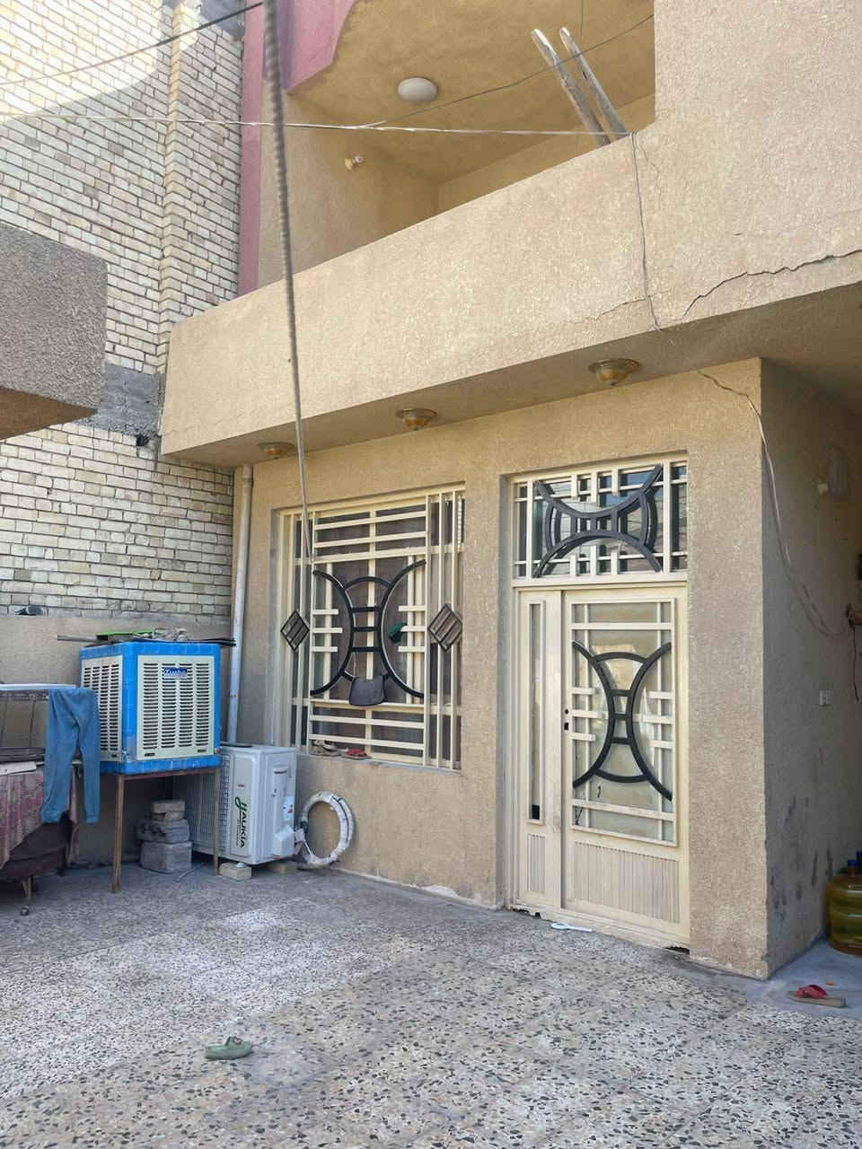 بيت للبيع
 طابو صرف طابقين بناء طابوك جمهوري و صب كونكريت 190 متر شارع حي العامل قبل شارع المستوصف بفرع الطابق الارضي يحتوي علي استقبال ومطبخ وصالة وغرفة والطابق الثاني غرفتين نوم وصاله وصحيات للاستفسار والسعر الاتصال على الرقم 
***********
