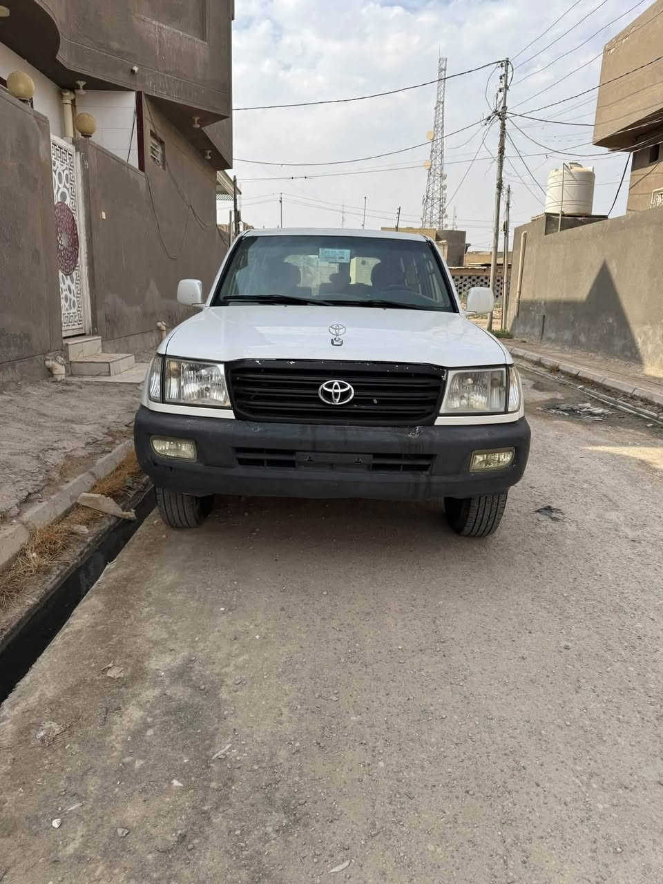 لاندكروز • محرك ٦ • نضيفة