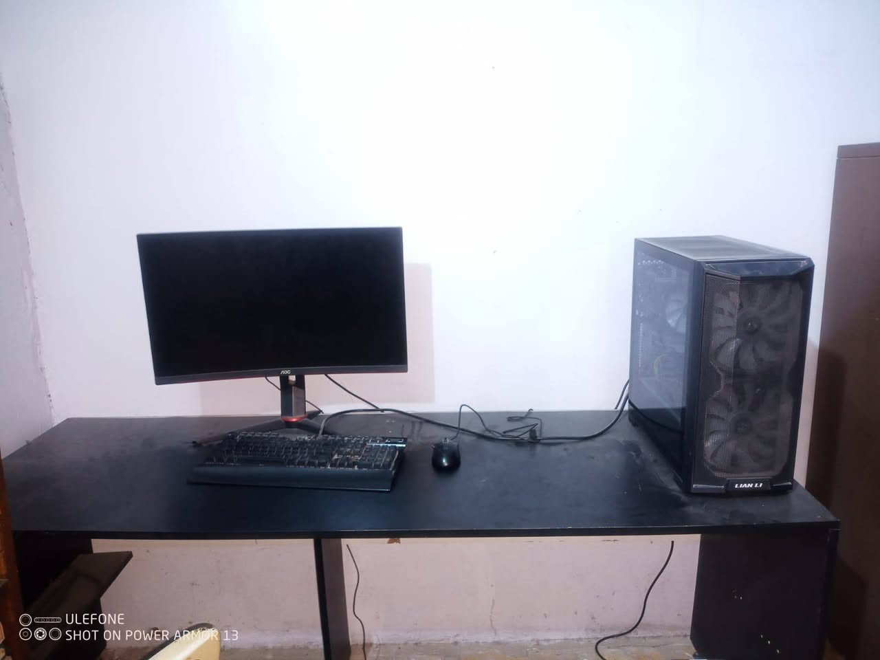 CPU: AMD Ryzen 5 5600
GPU: GTX 1660 Super MSI ventus 
M.B: MSI Tomahawk B350
RAM: Tforce 16GB 2x8 3000mhz white RGB
Case: Lian Li 215 Lancool mesh
PSU: 600watt
SSD:128GB
HDD:1TB

monitor : AOC 27G2G3 
27 INCH , 165Hz , VA , 1Ms , Curved  
نضيفة مع كابل HDMI +DP 
بيها عيب واحد دكمة الاتجاه اليمين عاطلة 
اما غير شي ممتاز ماكو غير مشكلة 

mouse : redragon emperor 12400Dpi wired 
keyboard : redragon Yama K550   
wifi : usb adapter tp-link 300Mbps 
UPS: kstar 1500va 
pc desk (ميز الحاسبة ) : 170x60cm

السعر 900 الف دينار بالكامل 
مكاني بغداد
***********

نص مكتوب في الصور:
- ULEFONE SHOT ON POWER ARMOR 13
- LIAN LI ULEFONE SHOT ON POWER ARMOR 13
- AI QUAD CAMERA ULEFONE SHOT ON POWER ARMOR 13