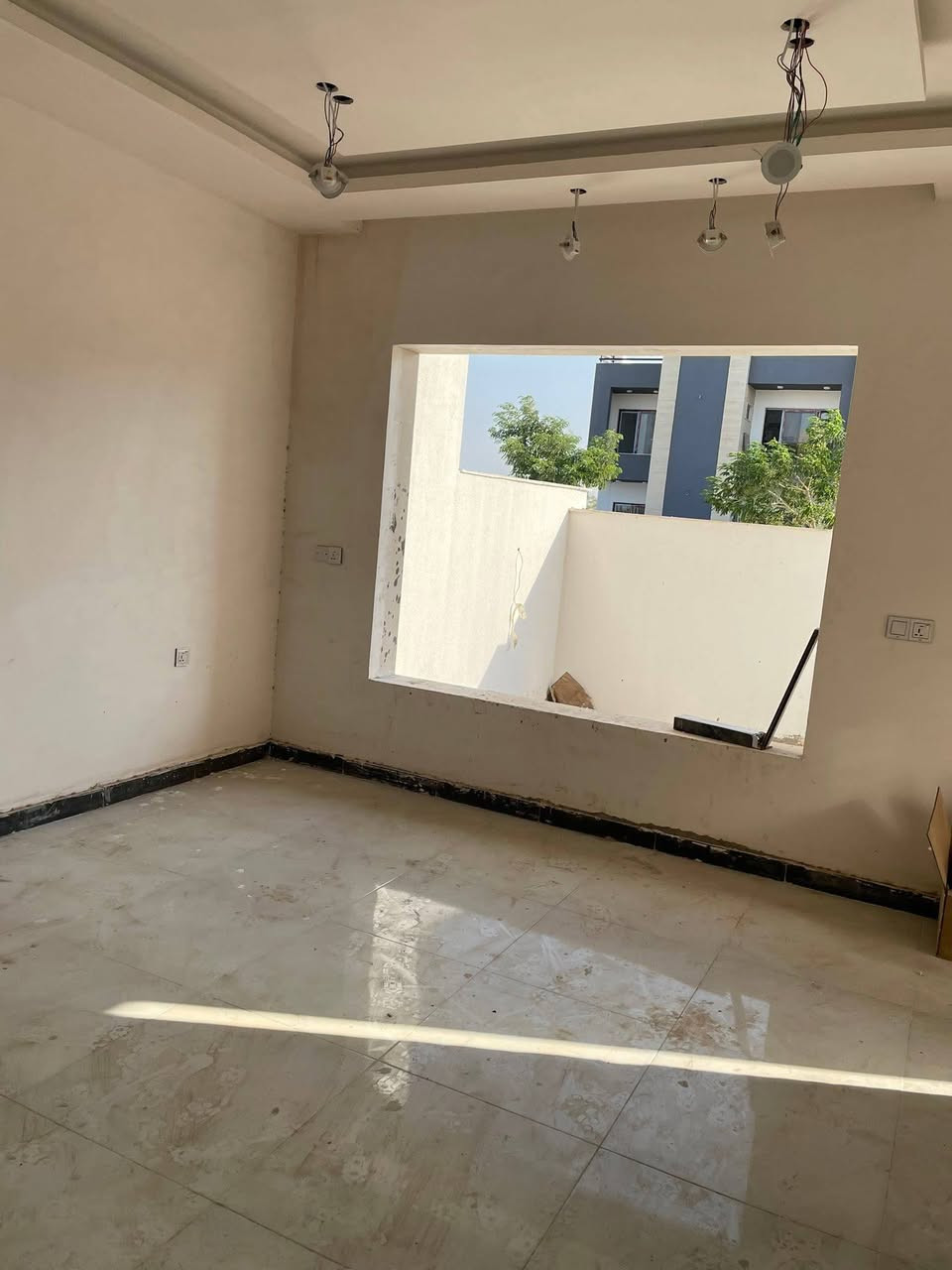 مقابل جامعة ديالى
أستلام قريب💥

‎📐 مساحة البناء: 250 م²�🏠 طابقين�🛏️ 4 غرف نوم�🚿 3 حمامات�🛋️ صالتين�🌿 حديقتين�✨ استقبال واسع ومميز�🏊 مسبح خارجي

💎 تصميم عملي ومساحات مريحة، مناسب للعوائل ويمنحك خصوصية وراحة

📞 للاستفسار ومعرفة السعر والتفاصيل /    ***********   

‎🔥 فرصة مميزة للسكن أو الاستثمار — لا تفوتها!
