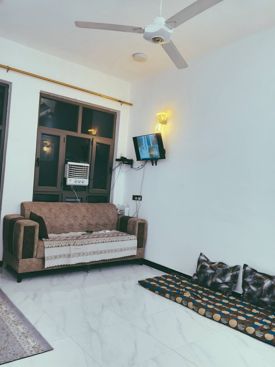 بسم الله..مشتمل🏤 للبيع 100 متر قاط واحد دور الزراعه🏤 الثالثه سند 25 ملك🧾 صرف ..يحتوي ع استقبال + صاله +مطبخ +صحيات + 🏫غرفة + بيتونه جبيره ..  البيت فول بناء حديث.. السعر 60 وبي مجال بسيط.. للاستفسار الاتصال ☎️***********
