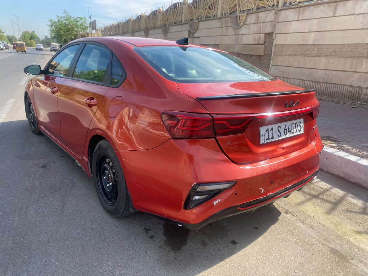 السلام عليكم ورحمة الله وبركاته
للبيع: كيا فورتي 2021 GT-Line
 الموديل: 2021 (GT-Line)
 المحرك: 2000 DOHC (محرك وگیر خير من الله)
 المسافة المقطوعة: 138 ألف ميل
 المواصفات: فول مواصفات ما عدا الفتحة
 الحالة والصيانة:
 منظومة تبريد جديدة بالكامل
 تخم تاير جديد
 باتري جديد
صدر جديد
 السونار والتفاصيل مرفقة مع الصور
 الرقم والملكية: رقم بغداد باسمي 
 المكان: بغداد / البنوك
 السعر: [103 وبيها مجال]
للتواصل والاستفسار:
📞 ***********
