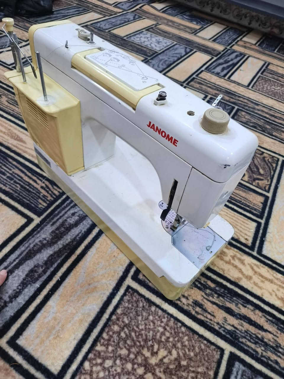 مكينه خياط بيبي صناعي شرط ياباني اصلي اشتريته قبل سنه او اكثر شوي وماعرفوله ف الاستخدام اقل السبوع تخيط كل الخامات حتى على الكارتون السعر  ٢٠٠ نقصه فقط الدوسه ضايعه تجي تفحص وتقتنع يلا تاخذ شرط هذا  مكاني كوت الحكيم متواجد خاص  ***********   واتساب فقط

