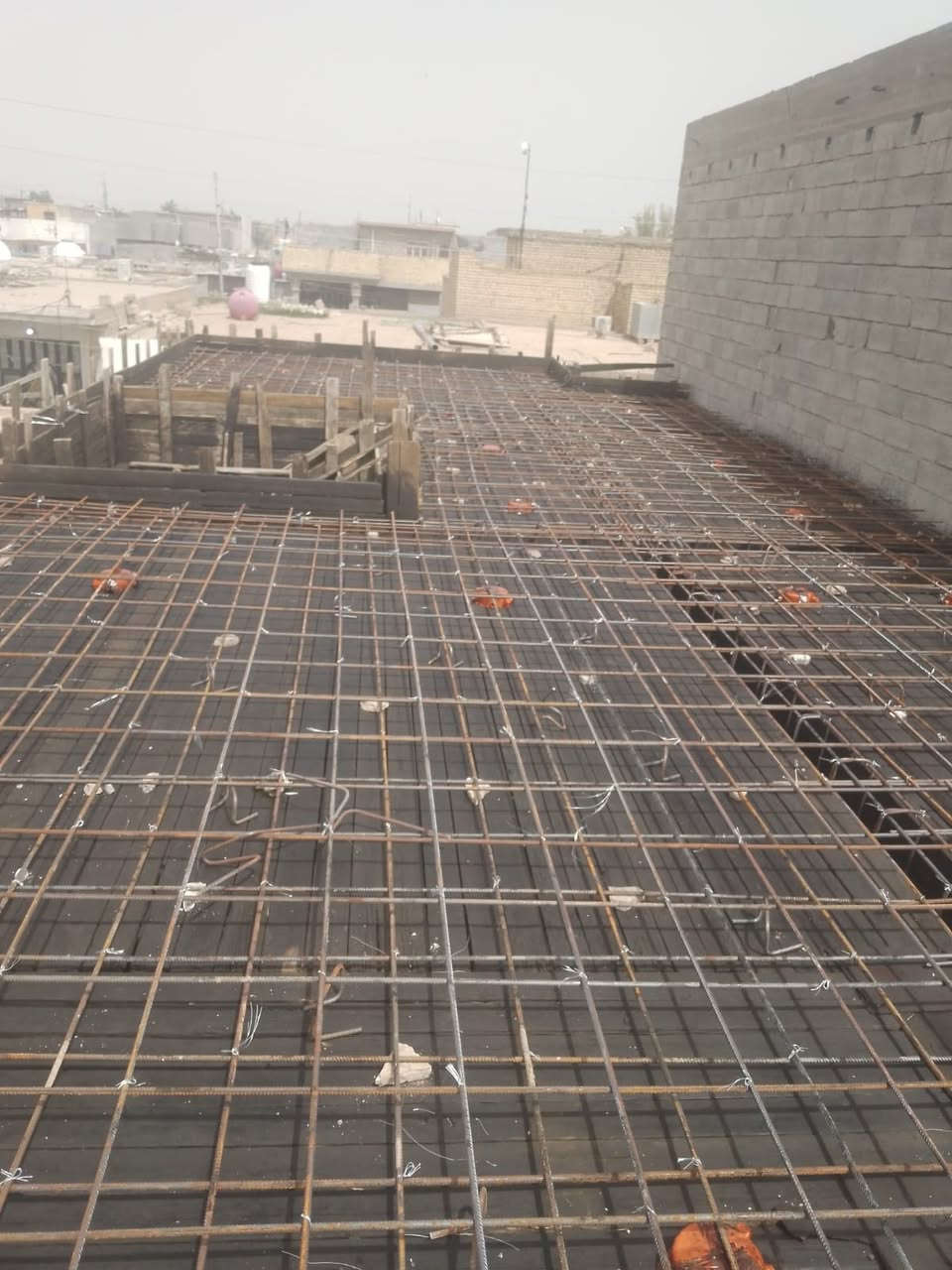 السلام عليكم ،،
#دار سكن زراعي  ( هيكل )للبيع 

#بناء بلوك ورباط شريطي ومجاري وصبة نظافة 

دار مال جناي ،،

الموقع/ الخماس شارع بيت دايخ قرب شارع الصيدلية الرئيسي،،

#موقع ممتاز وجه الدار على شارع وترك الدار 

على شارع ،،

مساحة الدار / ١١٢ ونص الوجه ٦ وربع والنزال ١٨ م

#بناء  (بلوك)  طابق واحد استقبال ومطبخ وصالة  وغرفة نوم وصحيات  ،،،

السعر مناسب جداً 

للاستفسار اكثر الاتصال على الأرقام التالية 

📞***********📞0781180489📞
