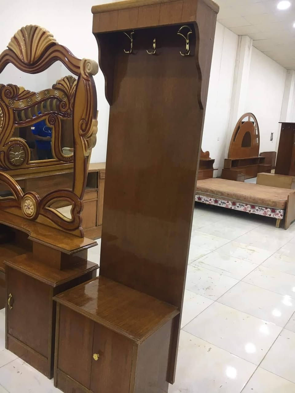 غرفة اخشاب للبيع استعمال قليل
للاستفسار الاتصال على ***********
السعر ٤٥٠ الغرفة مع مندر
