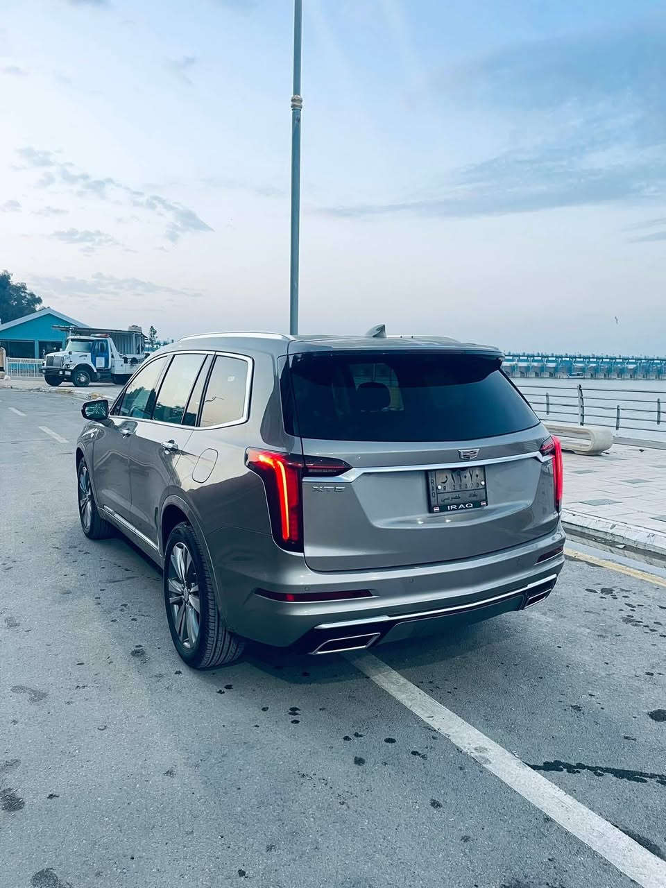 كاديلاك xt6 2022
رقم بغداد تحويل مباشر 
مكينه V6 3600 تشتغل نضامين  V6 /V4
كير طيارة 9 نمر 
شفتات ستيرن 
سايد بريك كهربائي 
مري شفط تحكم كهربائي بالكامل مع خاصيه الرجوع الى الخلف عند الرجوع الى R
ويل 20 تخم تاير جديد + باتري جديد 
لايت زنون بلادي 
الاناره محيطية Led بلادي لون ابيض 
انارة الداخل بالكامل Led
رادار امامي خلفي وجانبي 
سياقه ذاتيه + تنبيه خروج عن المسار + مثبت سرعه اوتو 
مري وسطيه كامره مع التعتيم التلقائي 
نضام نقط عمياء 
نضام اوتو ستوب 
نضام حساسات P
نضام التوقف التلقائي خلفي وامامي 
نضام ركن السيارة دون التدخل 
3 وضعيات قياده 
ماشيه 28000mi قابل للزيادة 
7 راكب كهربائي بالكامل حتى ال٧ راكب 
داخل ابيض ورصاصي + مطعم بكاربون فايبر 
٣ قطع تبريد بيانو 
داتو شو الكبيرة 
حساسات اماميه 6 + حساسات خلفيه 6
شاشات وسطية كبيرة أندرويد اتو + كار بلي بلادي
كامرات 360 مع خاصيه التسجيل  
GPS         +   تسجيل الكامرات مال الحوادث كلها بلادي 
شاشه اعطال كبيره + عدادات دجتل 
تبريد وتدفئه المقاعد الاماميه + تدفئه المقاعد الخلفيه
5 بصمات + بصمه تشغيل + تشغيل عن بعد 
جنطه شفط  
كشنات ميموري +ستيرن كهربائي + تدفئه ستيرن 
سماعات نوع Boss نضام صوتي فاخر مع اوامر صوتيه متكامله شغاله 
وبيها هواي مواصفات ماذكرتهن 
حادثها فقط طخه بالبنيد اثر طعجه خفيفه وانصبغ البنيد 
والجاملغ جهه السايق تعديل ع كد شبر بارد اثر الشحن موضحهن بالصور وكاتب كل التفاصيل ومأشرهن 
وبيها رصعه خفيفه بالجاملغ جهه الراكب فقط هذني وين متريد افحص مكفوله من شواصي ولغود والسياره احلى من الصور  للاستفسار اكثر الاتصال ع الرقم ***********
السعر  31.300 دولار وبيها مجال
