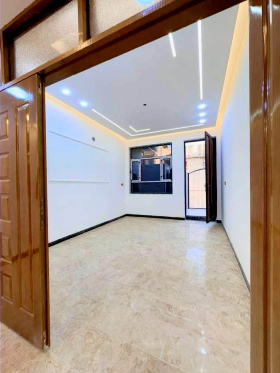 ٩٥ للبيع
الواجهة ٥ / مدخلين

أضلاع مستقلة 

موقع 📍الشعب حي التجار عرض الشارع ١٥ موقع ممتاز

يحتوي على #استقبال #مطبخ معزول #٤غرف #خدمات

للأستفسار آكثر الأتصال على الأرقآم 

***********

***********

الأخوين للوساطة العقارية / المكتب مجاز رسمياً ووكيل منصة عقارية أستثمر بأمان
