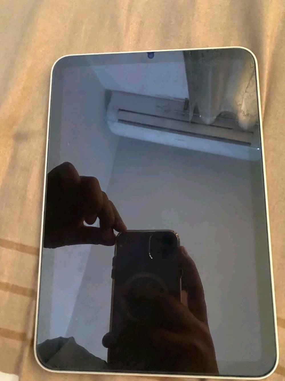 ايباد مني 6 ذاكره 64 جهاز نظيف كلش كامل ملحقاته كارتون شاحنه كيبل السعر ٣٧٥ قفل