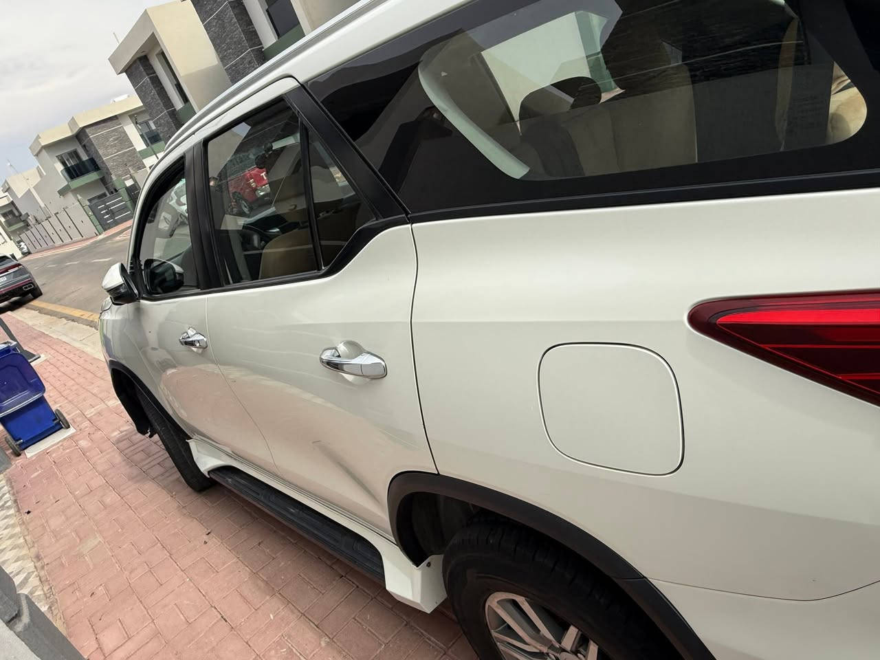 اذا مو شراي لا اتعبني واتعبك تويوتا فورتشنر 2020
محرك 4 سلندر 2700

فورويل 4×4 

ماشية 180 الف 
 مكفولة

بالرمادي
السعر 235 بيها مجال للشراي
الجاد يتصل ***********
