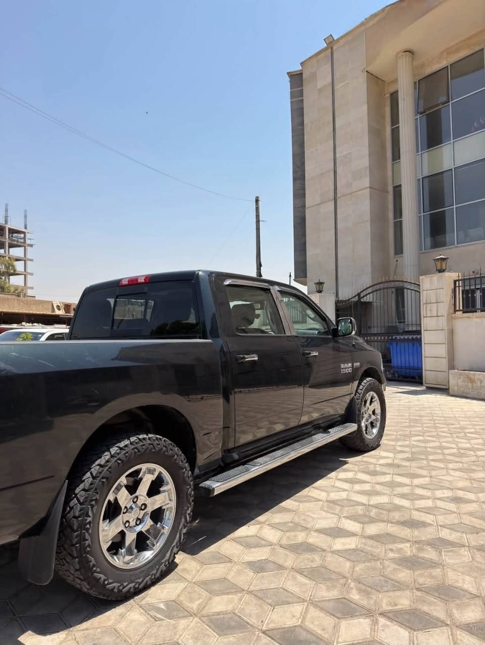 دوج رام لون ستار lon star
-2016
-8 سلندر
ماشيه  290الف كيلو
وارد امريكي
———————————————

دوج رام لون ستار lon star

المواصفات:
*باب طويل بدي قصير
*تو ويل
*شفط ب المري+اشاير ب المري
*ويل كروم مقاس 20
*دعامية امامي خلفي كروم
*حساسات امامي خلفي
*جامة خلفيه كهرباء 
*شاشة حجم8,4  +شاشة ديجتال 
*منافذ USB
*كشن منفصل
*كير ماوس
*مانع انزلاق 
*كشنات تدفئة+ستيرن تدفئه
*تبريد قطعتين
*كشنات جلد لون اسود اصل
*كامرة خلفية دوارة 
*تشغيل عن بعد+بصمات عدد 2
*سستم صوت الباين
*منافذ تخزين متعدده داخل السيارة
*دوسات جانبية
_________________________
أضافات

تخم تاير جبلي
ترفيع 3.5انج
منضومة غاز 
———————————————
السعر : 19,000$
———————————————
للأستسفار:***********
