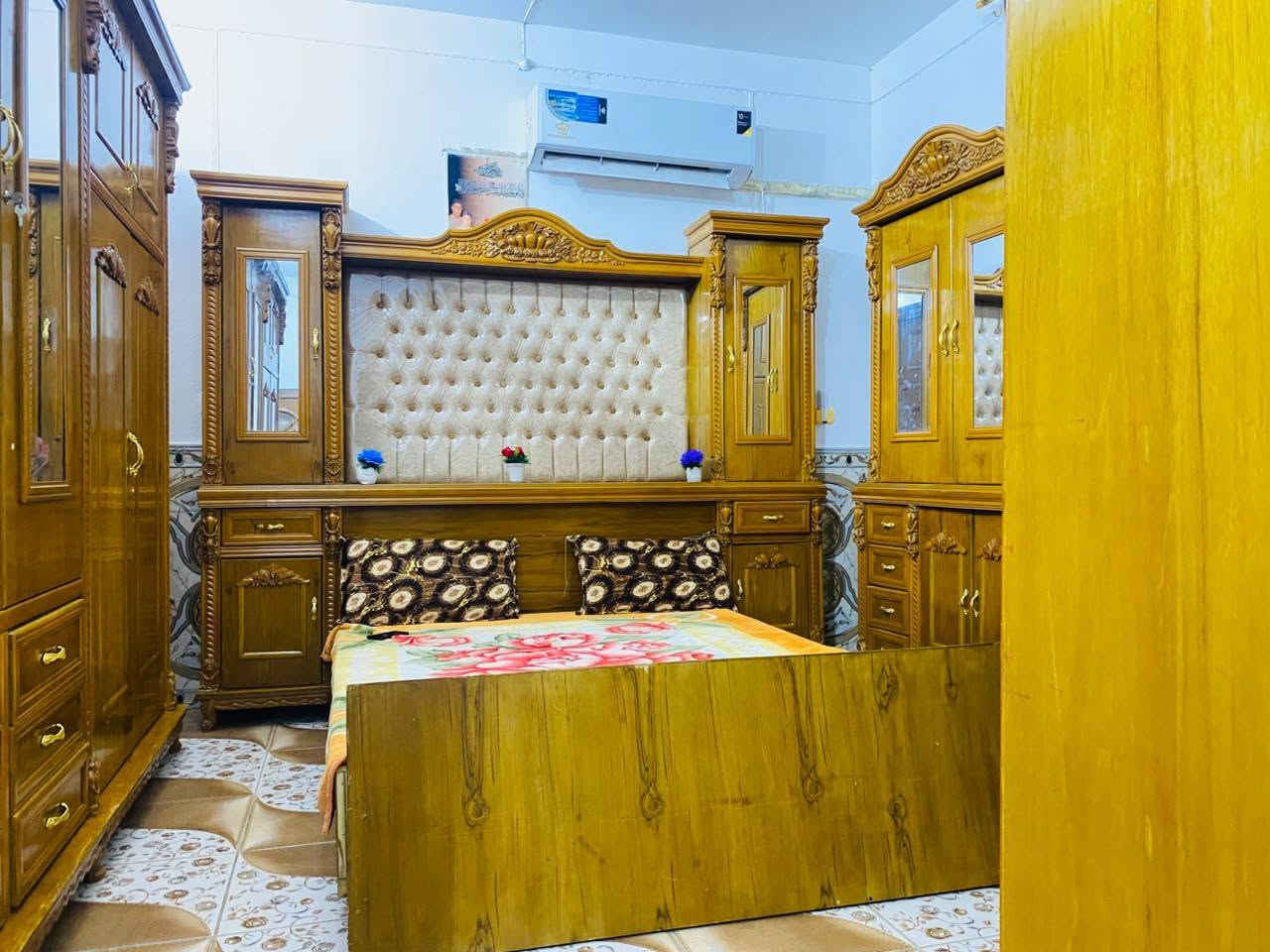 غرفه ملكي طحاطه سعر مليون1800وبيها مجال المكان الرمانه البوعبيد تواصل على رقم***********
