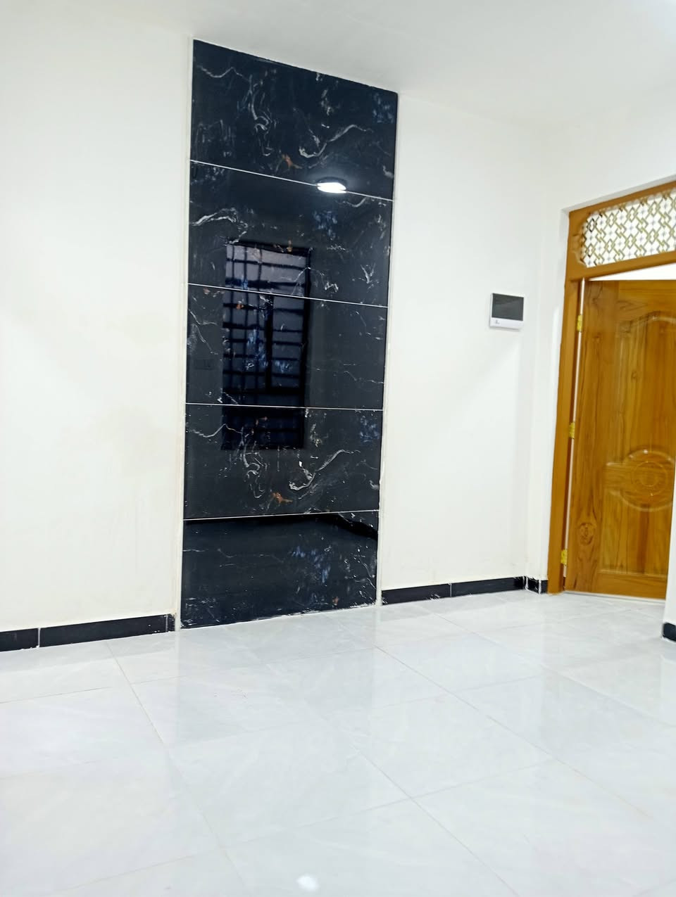 للبيع  دار [ ١٠٠م ] طابقين  

النجف ـــ حي ــ ميسان ــ منطقة ( ٢٢ )
قرب شارع الكيات
المحتويات
الطابق ـــ الاول 
غرفة ــ نوم + صاله + استقبال + مطبخ  + 
صحيات ــ داخلية + صحيات ــ خارجية +
منور عدد ٢ 
الطابق ــ الثاني 
غرفتين ــ نوم. +  صاله + صحيات + سطحين
السعر ١٥٠ مليون مع المجال

للاستفسار 
***********
