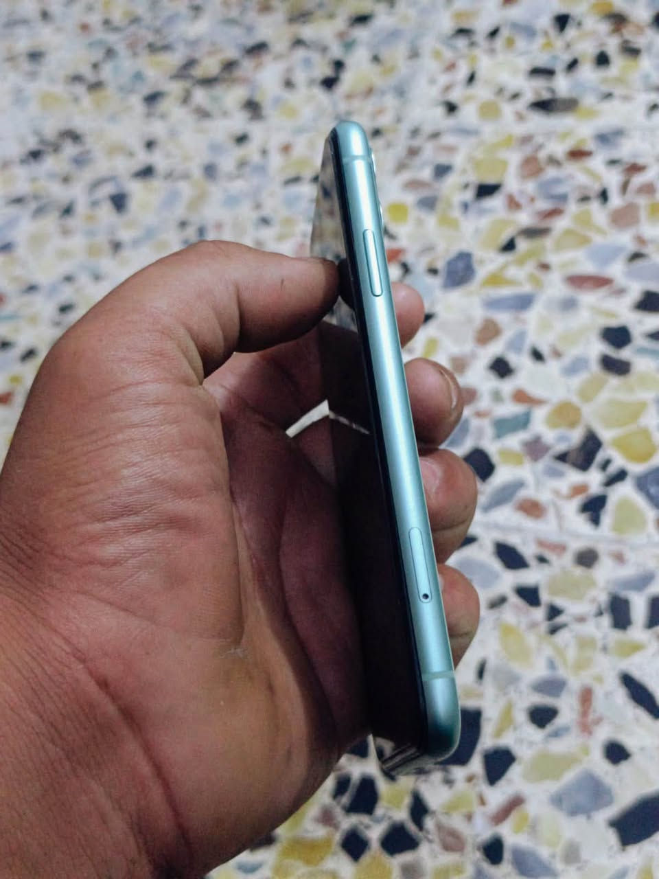 مراوس شعندك نزل آيفون بس  آيفون ١١عادي ذ ١٢٨ و بطارية ١٠٠ مبدل شاشة وبطارية وكالة فيس إيدي شغل بغداد عبيدي  ***********
