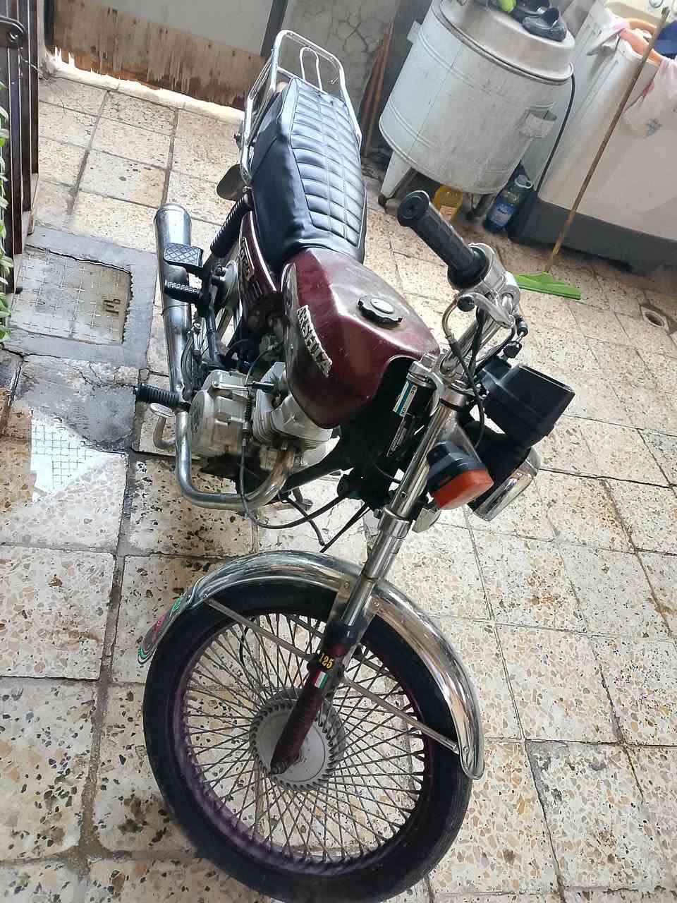 ايرانيه 4كير اسمها ارشا
سعر 250. قفل بغداد البياع 
***********
