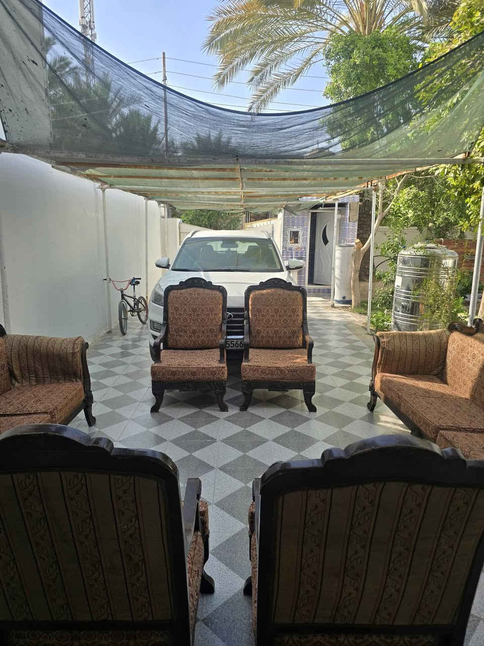 طخم ملكي رئاسي خشب زان اصلي مستخدم نظيف جدا بدون طبلات وبدون كوشات سعره ٢٥٠ الف ***********
