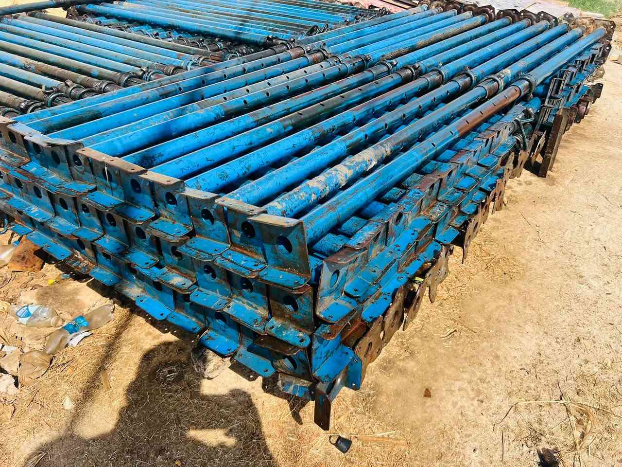 جكات ٤متر للبيع السن الخشن  العدد ١٣٧+تيرود العدد ١٠٠ طول متر السعر مناسب ***********
