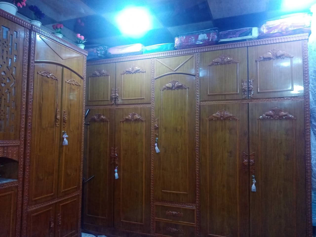 سلام عليكم غرفه خشاب للبيع مستختمه شي قليل شرط نظافه فول سعر مليون و٥٠٠ للسفسار ***********
