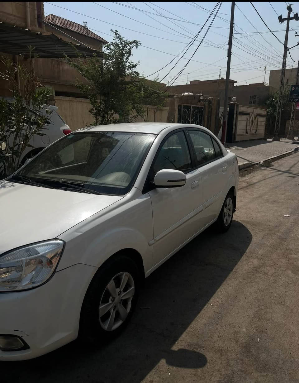 كيا ريو للبيع رقم بصره ب اسمي الجديد السياره كامله من كلشي حداده تخم تاير جديد مكينه 1600دكشن عالي ماشيه 88 الف بيه بارد فقط كفاله من الصبغ 
رقمي *********** البصرة, العراق
