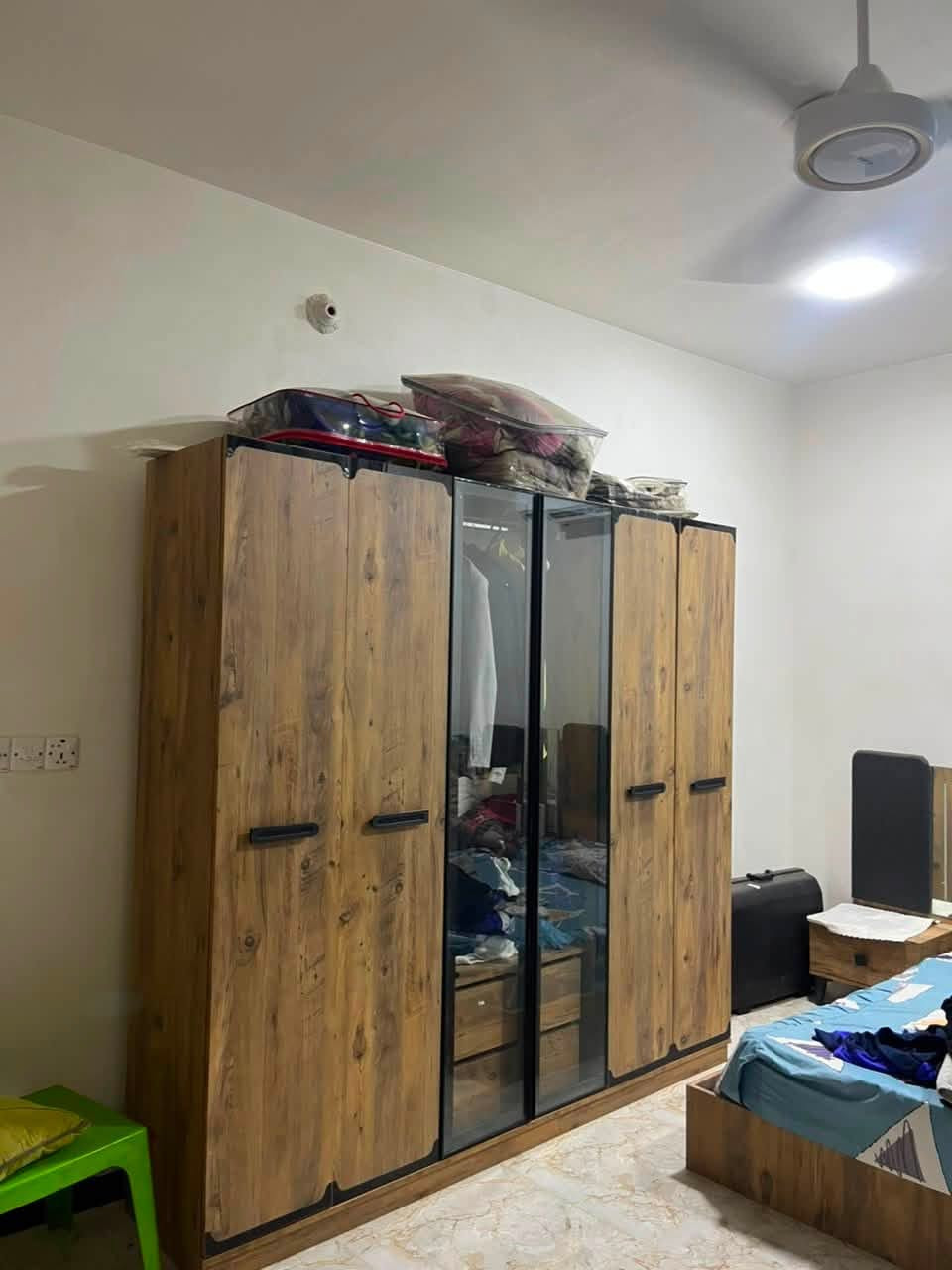 سلام عليكم  غرفه نوم 5 قطع سعر معه نقل ونصب 650الف شراي خلي يخابرني ***********
