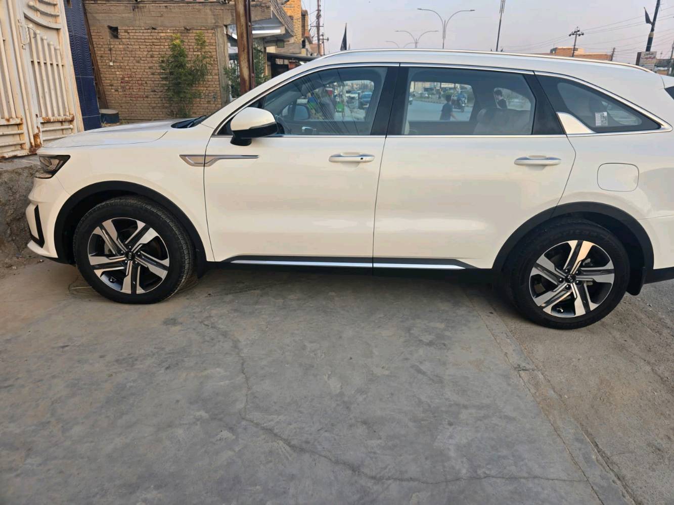 سيارة فول مواصفات والسعر مناسب 
السياره وارد خليجي محرك سته سلندر 3600 
خاليه من الصبغ مكفوله
مكان السياره الشطره 
رقم السياره بغداد
وسعر السياره 260$وبيه مجال بسيط
الرقم ***********
