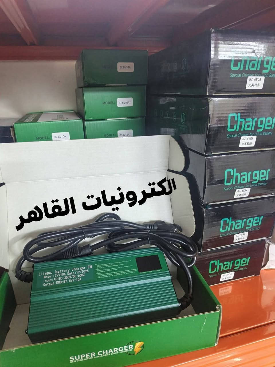 متوفر لدى 
إلكترونيات القاهر لبطاريات الليثيوم 
‏‪***********‬‏

نص مكتوب في الصور:
- الكترونيات القاهر
- الكترونيات القاهرة