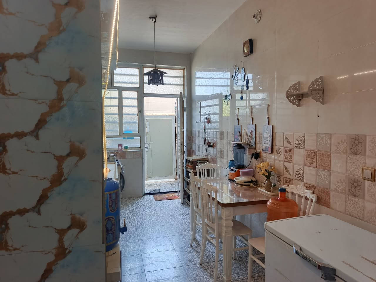 بيت بناء ٢٠٢٤ حديث للبيع
مساحه ٨١ متر 
واجهه ٦ نزال ١٣ونص
طابو صرف حي قاده الجاون شرقي رقم قطعه ٦/٧٦
طابق واحد طابوك مسلح الاساس رفت
غرفه ٥×٤
استقبال ٣×٥
صحيات
منور
مطبخ
سعر ٧٢ مليون
الاتصال على رقم ***********
