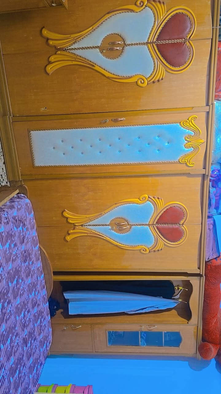 غرف صاج  تكمه جديده نضيفه 
كنتور ٥ ابواب البنص ٤ تقسيمات والثاني تعلاكه وتقسيمه 
والثالث تقسيمتين   سعرها ٦٥٠وبيها مجال 
عنوانها بغداد حي اور قرب جامع مجيسر الرقم ***********
