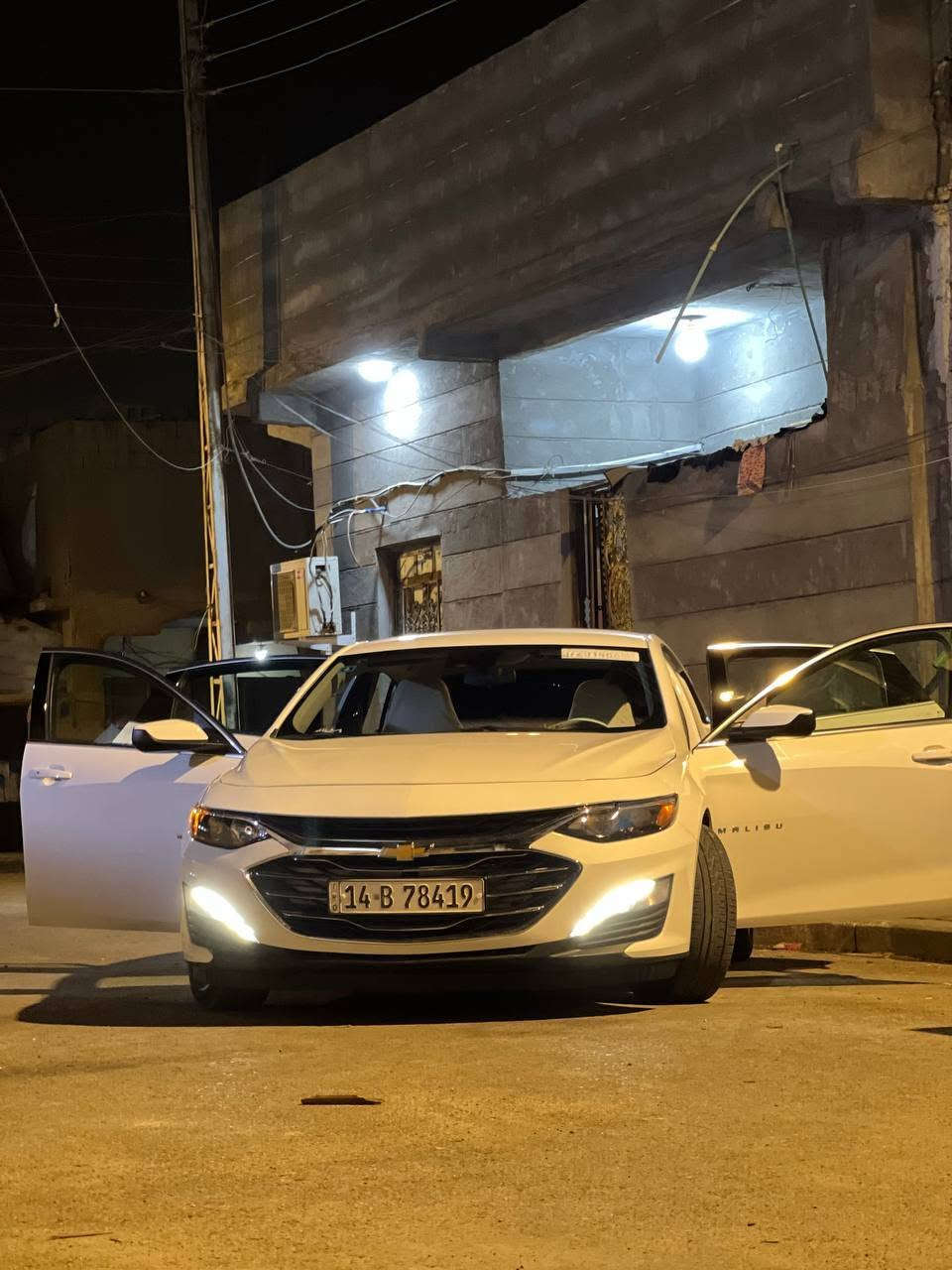 🚗 للبيع - شيفروليه ماليبو LT موديل 2024
السعر 145 وبيه مجال  بصيط 
وارد امريكي قطعه وحده تبديل 
رقم بصرة باسمي تحويل ثاني يوم 
🔧 المواصفات:
 • المحرك: 1.5 لتر تيربو (1500 CC)
 • ناقل حركة أوتوماتيك
 • فئة LT السيارة فول عدة الفتحه 
.•قفل سرعه +تحديد مسار 
 • تشغيل بصمة + دخول ذكي
 • شاشة لمس 8 إنش
 • كاميرا خلفية
•ويا كب اصلي 
 • حساسات خلفية
 • بلوتوث + USB + أبل كاربلاي / أندرويد أوتو
 • مكيف أوتوماتيك
 • جنوط ألمنيوم
 • مصابيح LED نهارية
 • أنظمة أمان: ABS + الثبات الإلكتروني + وسائد هوائية
توقف ذاتي رادارات محيطيه 

 • السيارة نظيفة جداً من الداخل والخارج 
السيارة بل كارتون وبل عافيه ع الي يأخذه
العنوان:بصره قبله 
الاستفسار :***********
