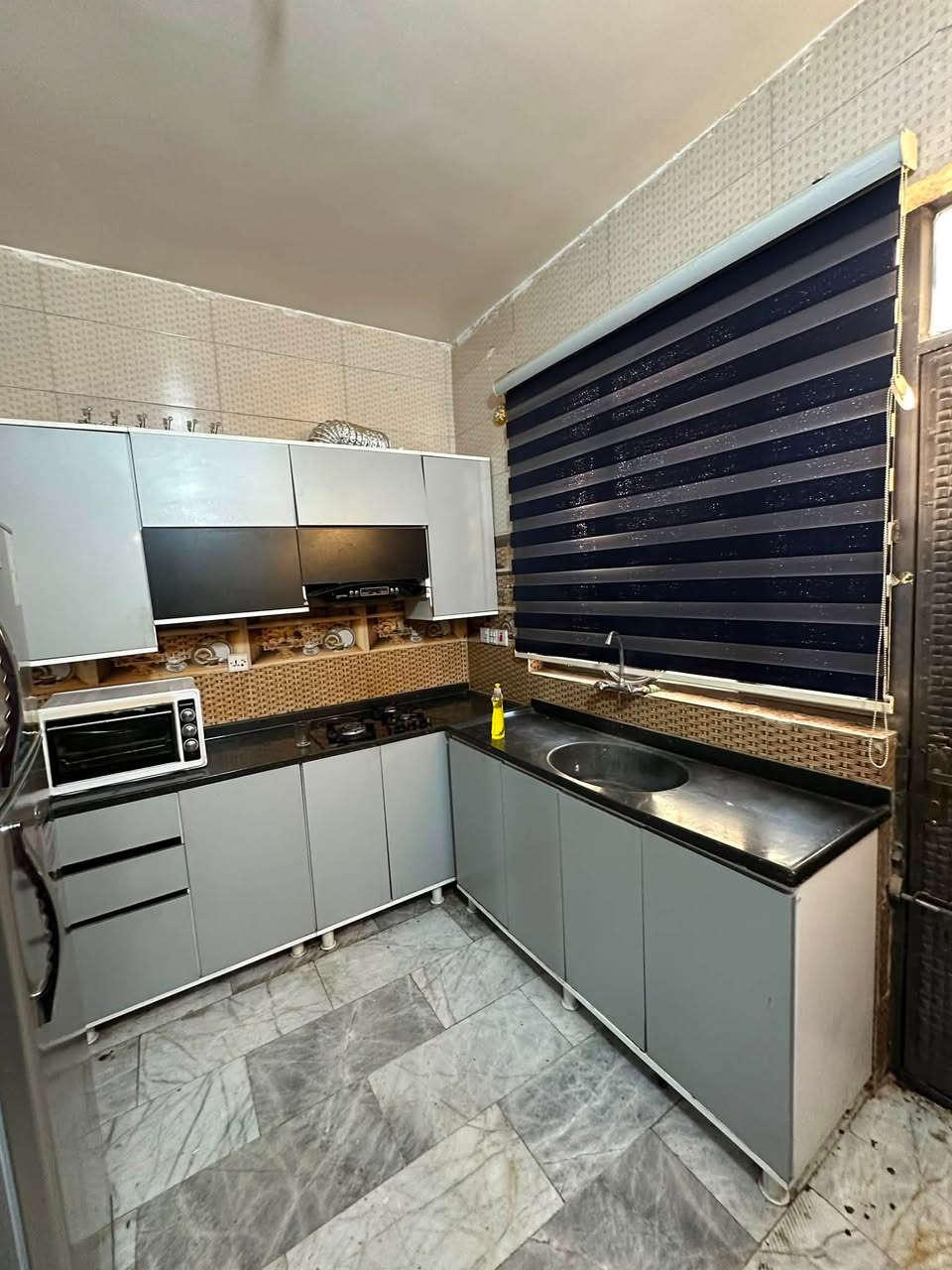 � شقق مؤثثة للإيجار – الكرادة 🏠
✅ غرفتان نوم

✅ صالة مريحة

✅ مطبخ متكامل

✅ حمام

✅ مؤثثة بالكامل وجاهزة للسكن

✅ مناسبة للعوائل والسكن الهادئ.

📞 للاستفسار والحجز:

***********

🏢 كما يمكنكم زيارة مكتبنا للاستفسار والحجز على العنوان التالي:

الكرادة داخل - مجاور دايموند مول / شارع علاء حداد
