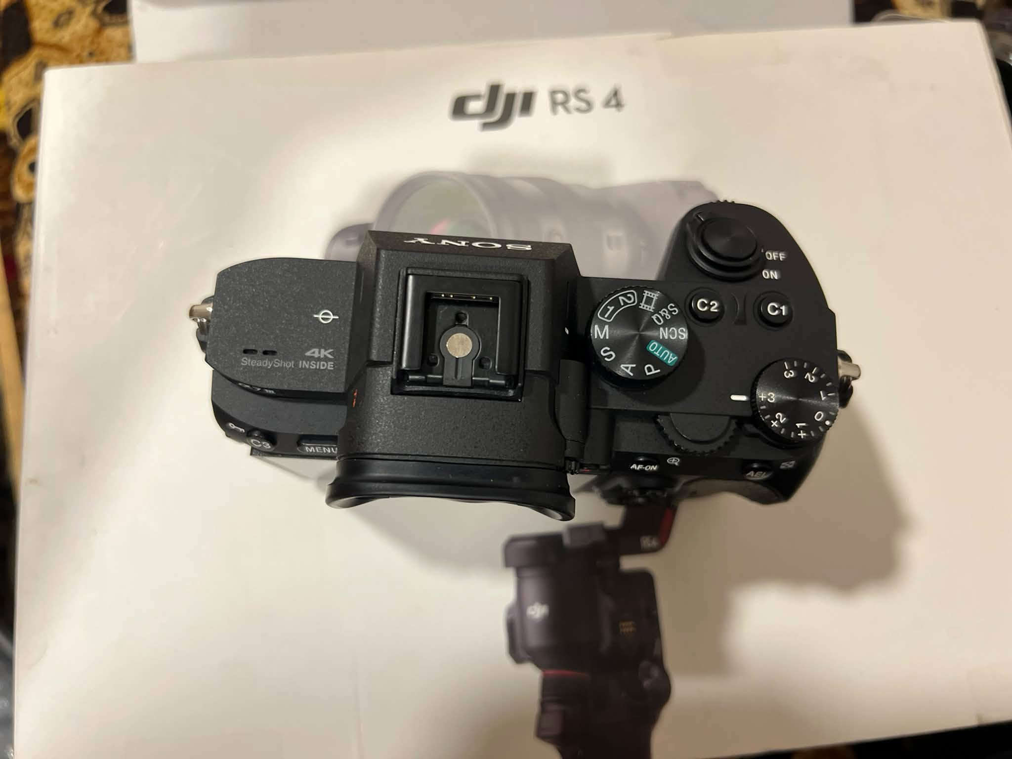 سوني a7iii /sony 
شتر 6k 
نظافة 98% 
كامرة جديدة بمعنى الكلمة 
مكاني النجف الأشرف واكدر اجيبه البغداد 
***********
