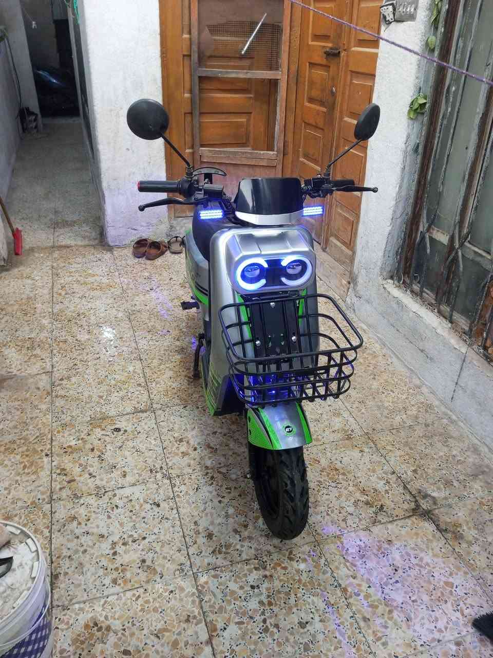 ار 7دراجه نضيفه ستعمال قليل بطاريات بيهن نفخه خفيفه بس قويات فولتيه تقره 11البطاريات السعر 225 مجال قليل ***********
