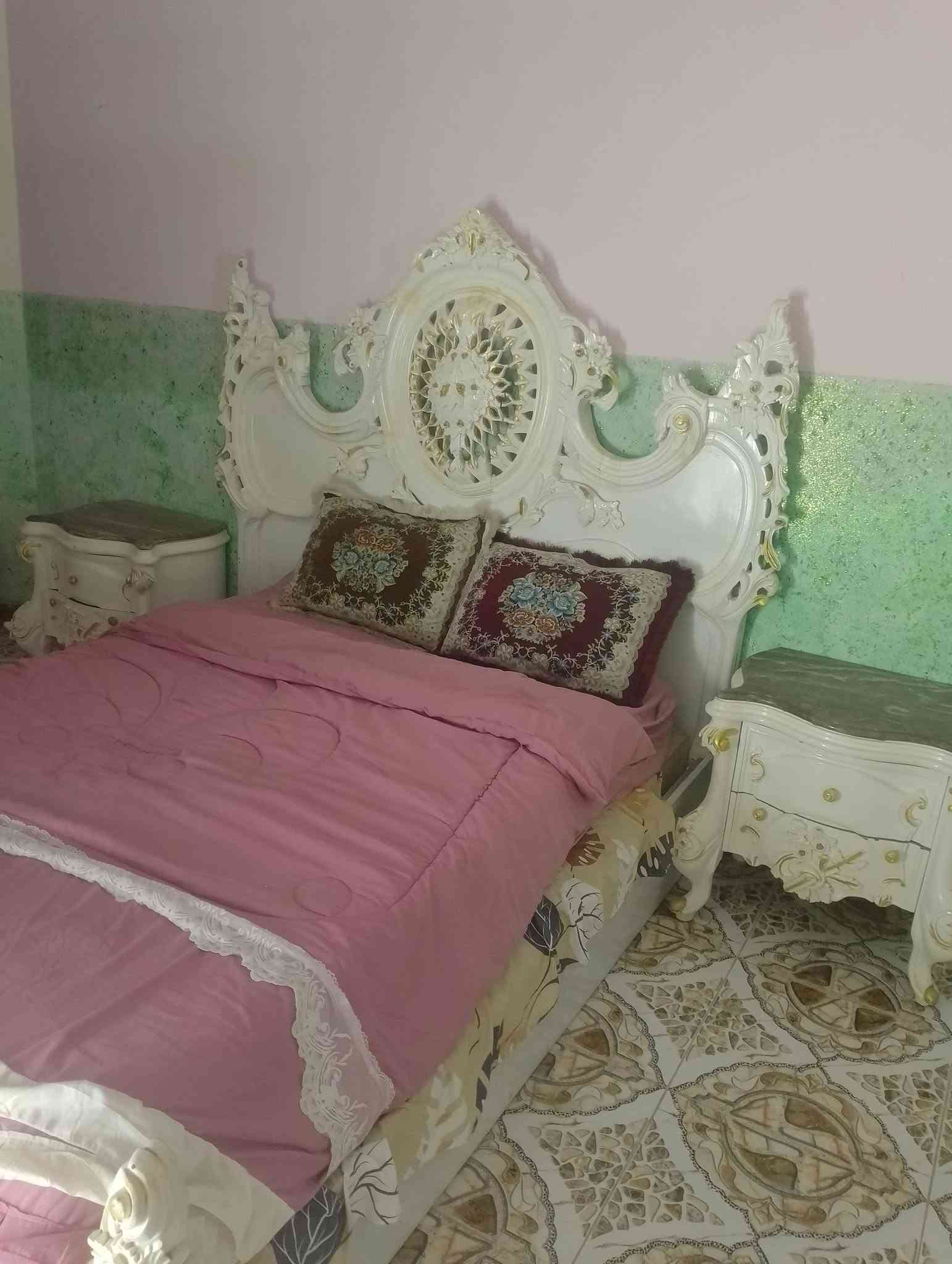 السلام عليكم غرفه نوم للبيع مصريه درجه اولى عنوان بغداد الحسينيه سعر ب 650 الاستفسار على هذا الرقم يوجد توصيل ***********
